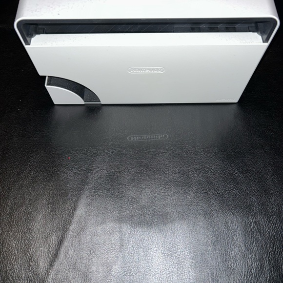 Nintendo Switch OLED with White Joy-Con - Picture 9 of 10